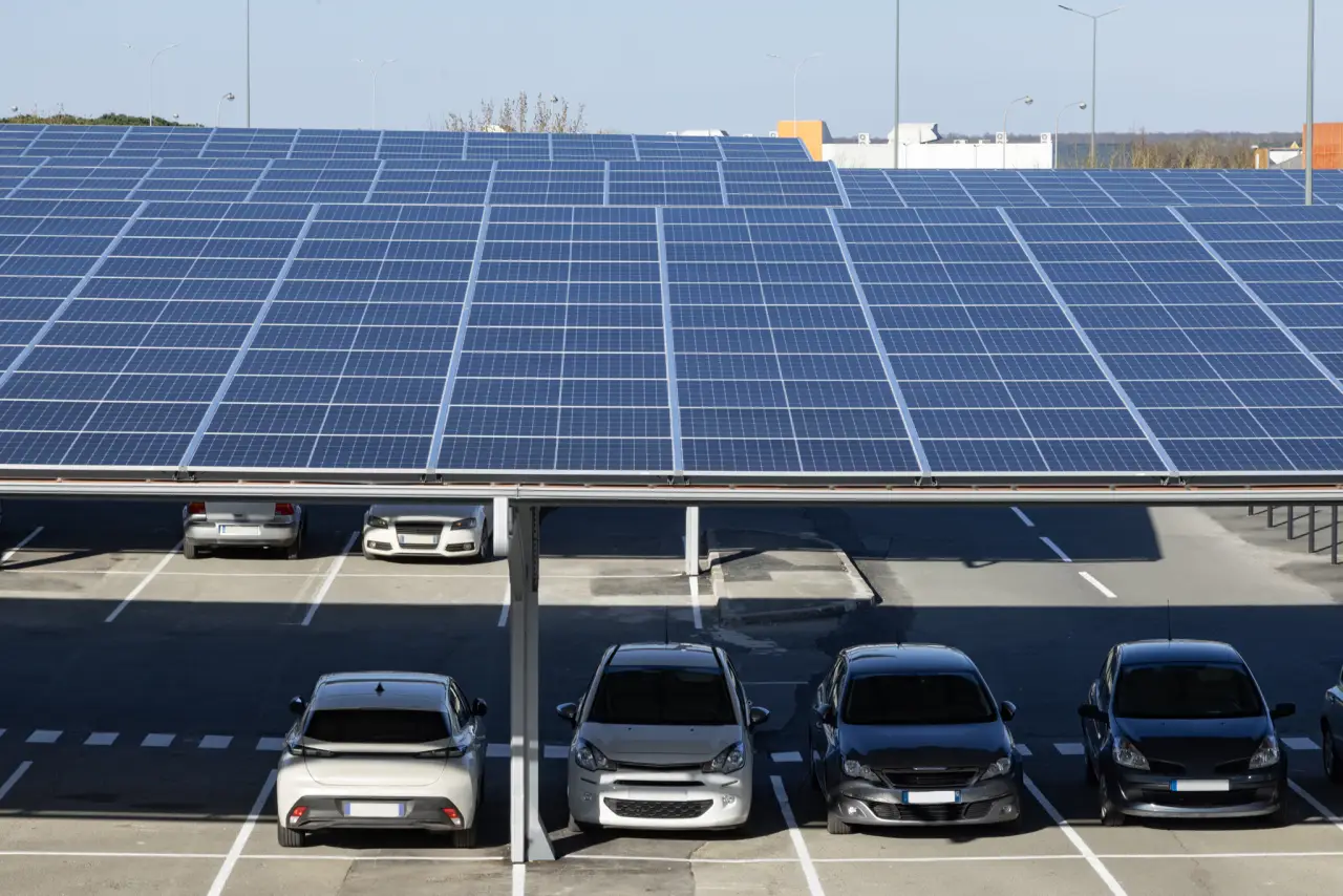 Energieunsicherheit als Chance: Wie Ihr Gewerbedach zum Renditebringer wird